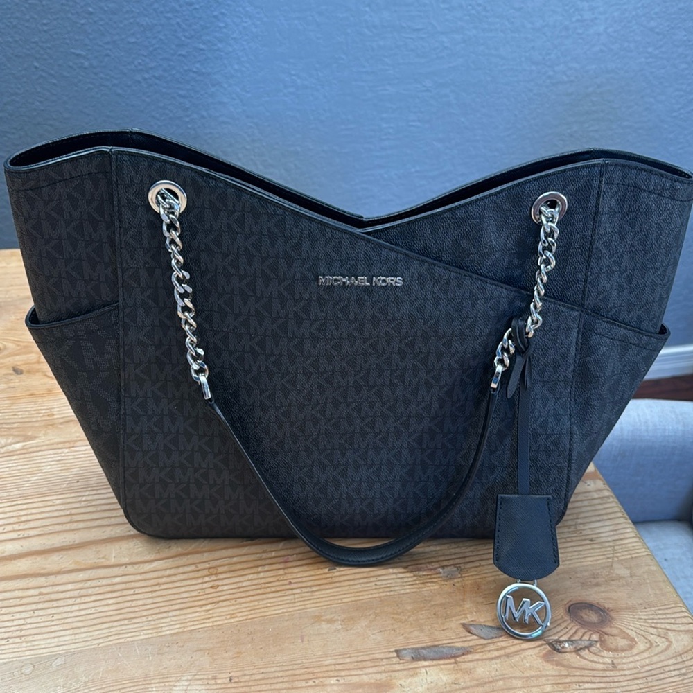 Michael Kors Jet Set Signature Logo Shoulder Bag